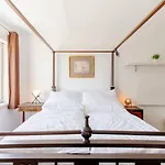 Lake View Chalet